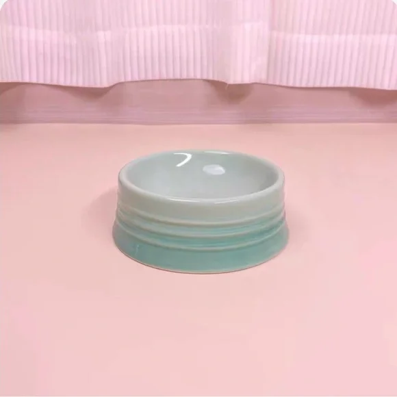 LE CREUSET PET BOWL STAND SET GREEN  (2 Pieces) - Picture 3 of 3